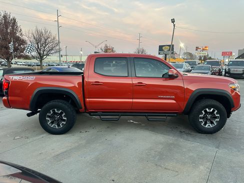Used 2018 Toyota Tacoma SR image 8