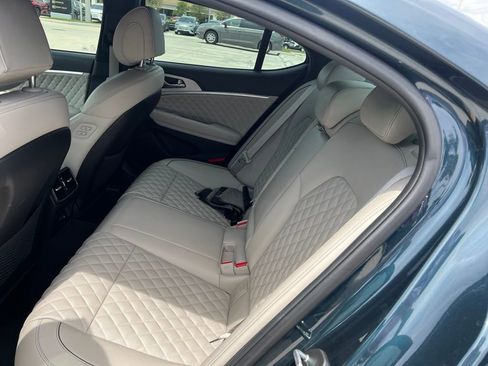 Used 2022 Genesis G70 3.3T RWD image 5