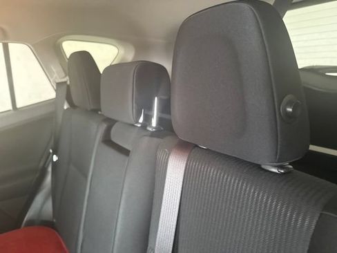 Used 2018 Toyota RAV4 LE FWD image 7