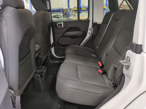 Used 2023 Jeep Wrangler Sahara image 18