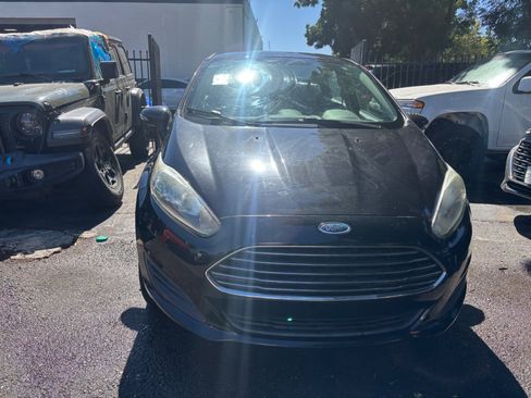 Used 2015 Ford Fiesta SE FWD image 2