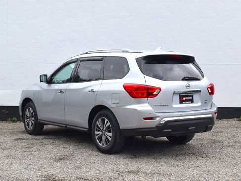 Used 2019 Nissan Pathfinder SL image 2