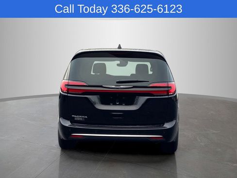 New 2026 Chrysler Pacifica Select FWD image 8