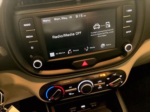 Used 2025 Kia Soul LX w/ LX Technology Package FWD image 6