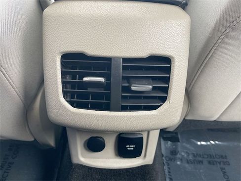 Used 2018 Ford Fusion SE image 21