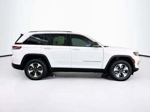 Used 2022 Jeep Grand Cherokee Limited 4xe w/ Luxury Tech Group II AWD/4WD image 10