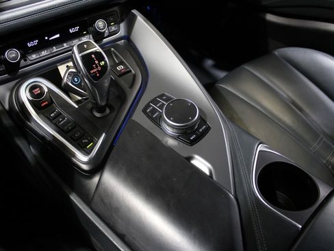 Used 2017 BMW i8 AWD/4WD image 32