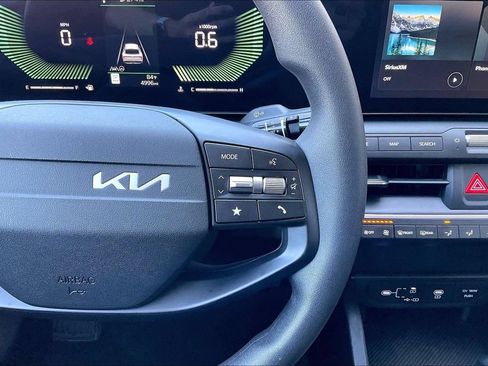 Used 2025 Kia K4 FWD image 18