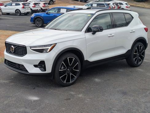 New 2026 Volvo XC40 B4 Plus w/ Climate Package image 2