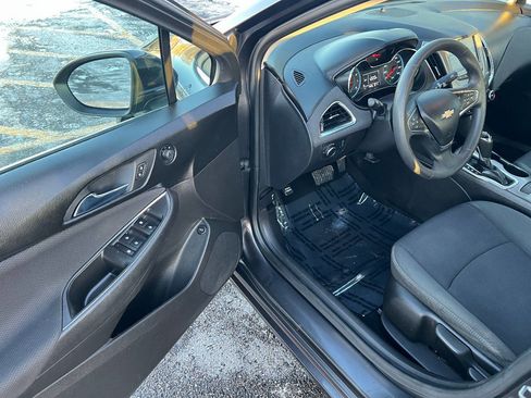 Used 2017 Chevrolet Cruze LT image 14