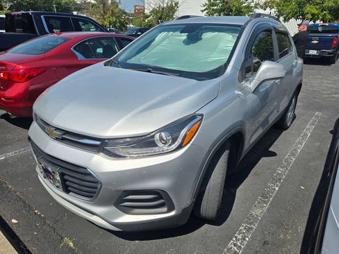 Used 2020 Chevrolet Trax LT w/ LT Convenience Package FWD image 6