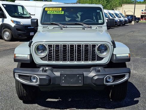 Used 2024 Jeep Wrangler Unlimited Sahara AWD/4WD image 2