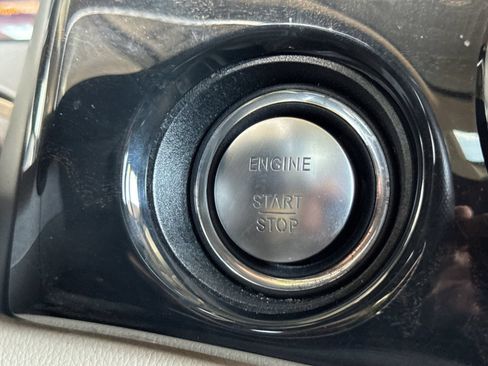 Used 2015 Mercedes-Benz GLK 350 2WD image 23