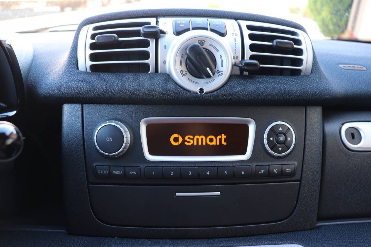 Used 2013 smart fortwo pure RWD image 19