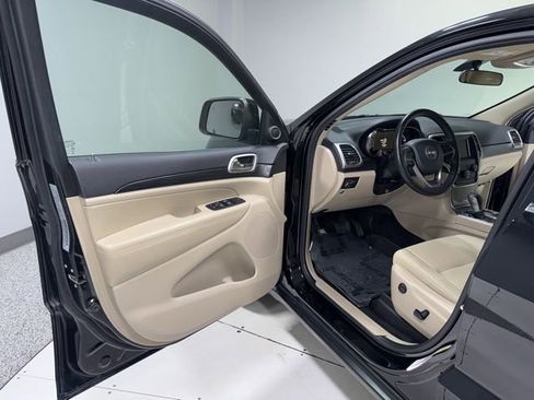 Used 2019 Jeep Grand Cherokee Laredo AWD/4WD image 9