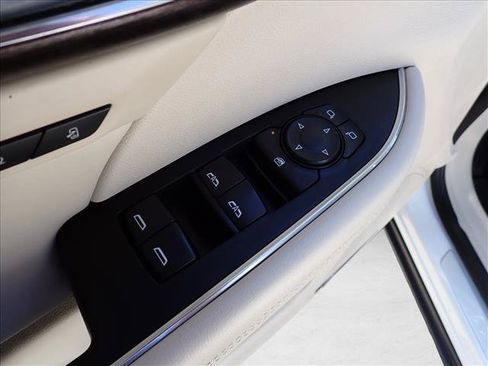Used 2023 Buick Envision Avenir AWD/4WD image 17