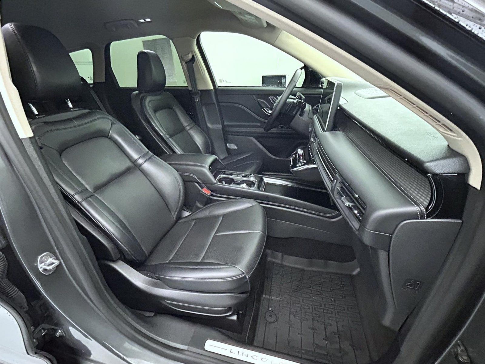 Used 2024 Lincoln Corsair AWD w/ Equipment Group 101A image 15