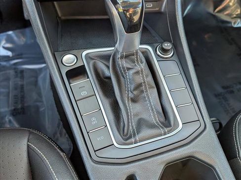 Used 2024 Volkswagen Jetta SE image 12