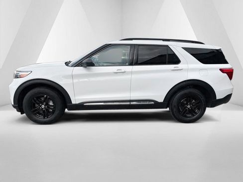 Used 2022 Ford Explorer XLT w/ Equipment Group 202A AWD/4WD image 4