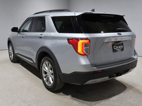 Used 2024 Ford Explorer XLT w/ Equipment Group 202A image 5