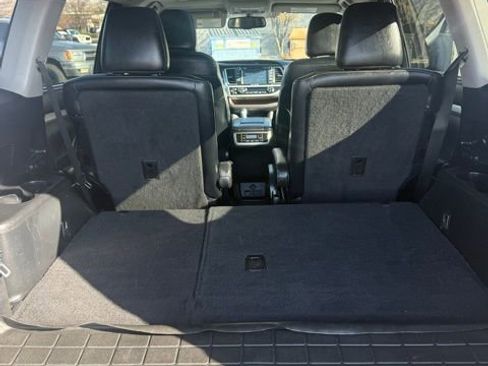 Used 2016 Toyota Highlander XLE image 11
