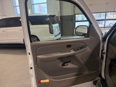 Used 2005 Chevrolet Tahoe LS image 17