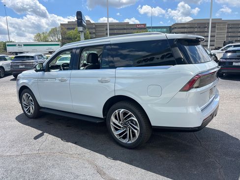 New 2026 Lincoln Navigator Premiere AWD/4WD image 5