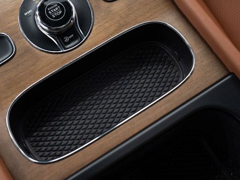Used 2023 Bentley Bentayga Extended Wheelbase AWD/4WD image 34