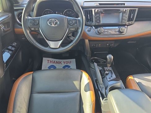 Used 2018 Toyota RAV4 SE image 17