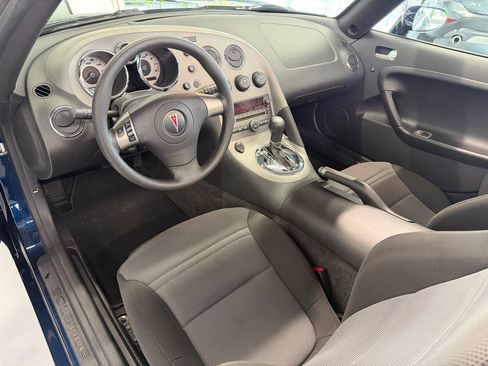 Used 2008 Pontiac Solstice Convertible w/ Preferred Package RWD image 16