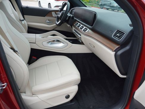 Used 2024 Mercedes-Benz GLS 450 4MATIC image 14