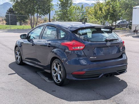 Used 2017 Ford Focus ST FWD image 5