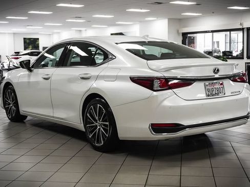Certified 2025 Lexus ES 300h w/ Premium Package FWD image 8