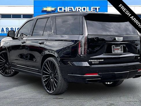 Used 2025 Cadillac Escalade Sport w/ Touring Package AWD/4WD image 3