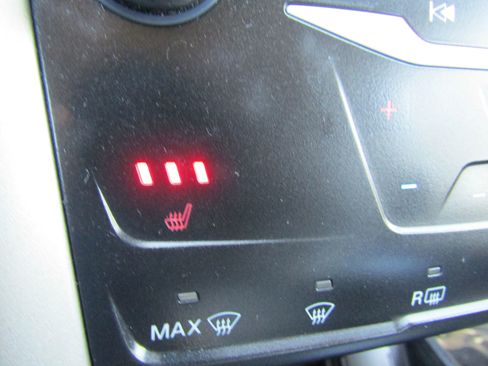 Used 2013 Ford Fusion SE FWD image 25