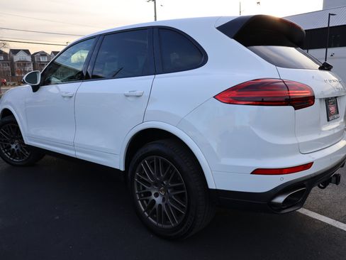 Used 2017 Porsche Cayenne Platinum Edition image 5