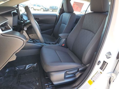 Used 2025 Toyota Corolla LE image 12