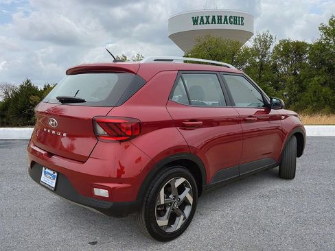 Used 2025 Hyundai Venue SEL image 5