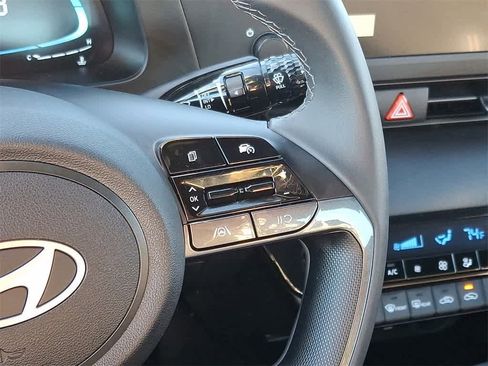 Used 2025 Hyundai Elantra Sport image 20