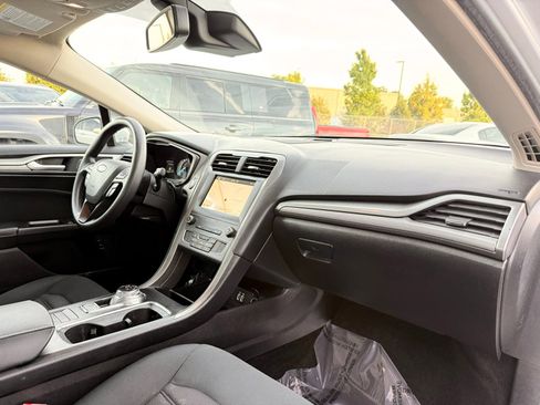 Used 2019 Ford Fusion SE FWD image 23