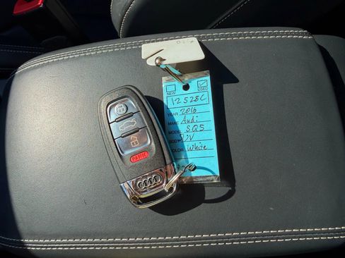 Used 2016 Audi SQ5 Premium Plus w/ Technology Package image 2