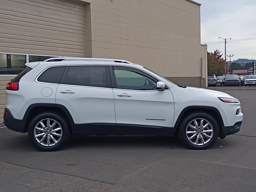 Used 2016 Jeep Cherokee Limited w/ Luxury Group AWD/4WD image 3