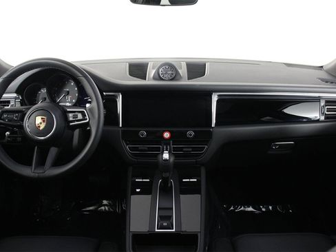 Used 2025 Porsche Macan image 11