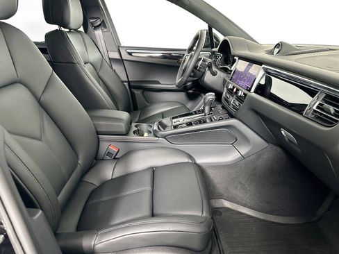 Certified 2026 Porsche Macan image 28