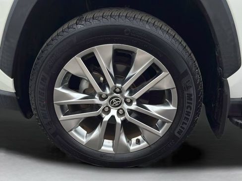 Used 2021 Toyota RAV4 XLE Premium FWD image 12