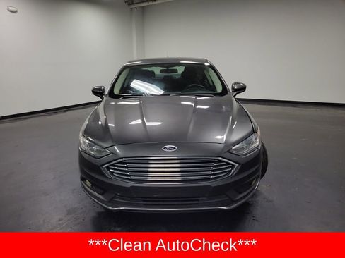Used 2018 Ford Fusion SE image 2