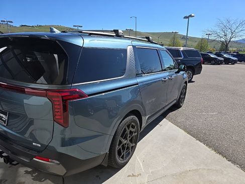 New 2025 Kia Carnival SX Prestige FWD image 6