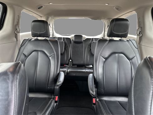 Used 2023 Chrysler Pacifica Touring-L FWD image 35