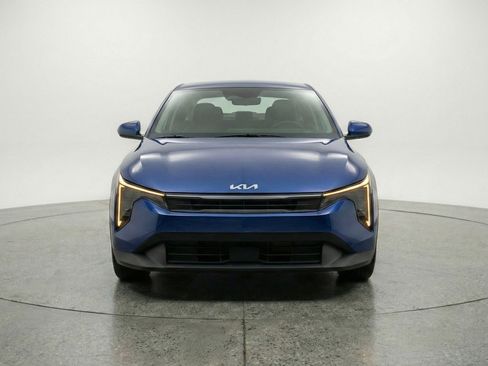Used 2025 Kia K4 FWD image 2