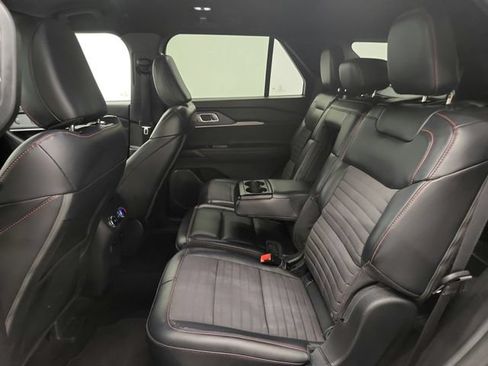 Used 2025 Ford Explorer ST-Line w/ ST-Line Street Pack AWD/4WD image 22